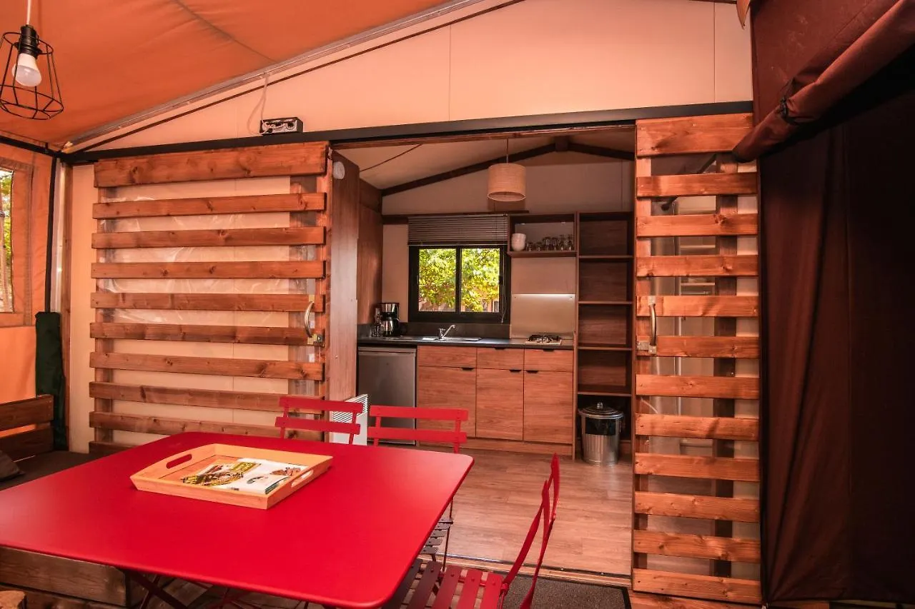 Camping Onlycamp Les Tuilleres Vercheny